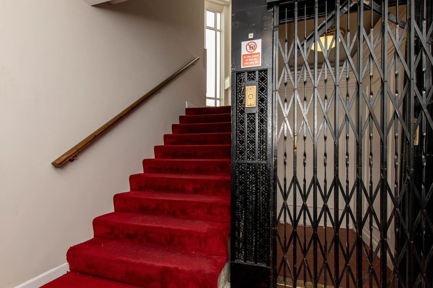 Flat Mowbray Road in Greater London
