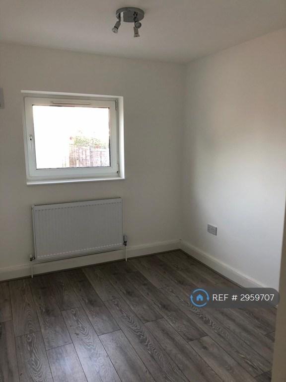 Flat Whitley Close in Borough of Spelthorne