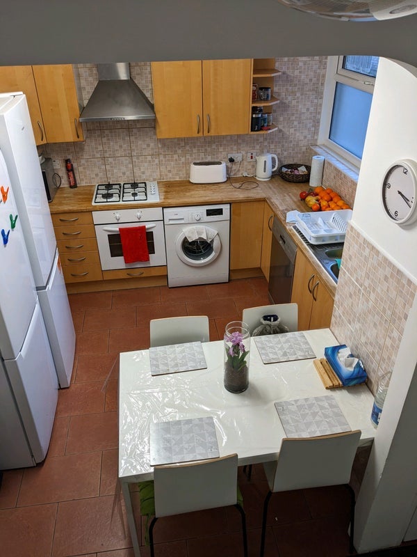 Room Westbridge Road in Greater London