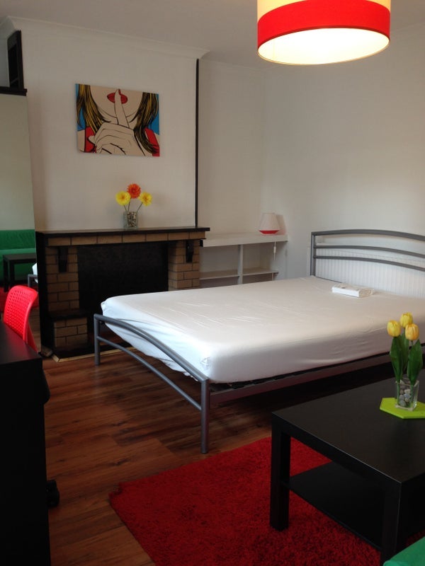 Room Westbridge Road in Greater London