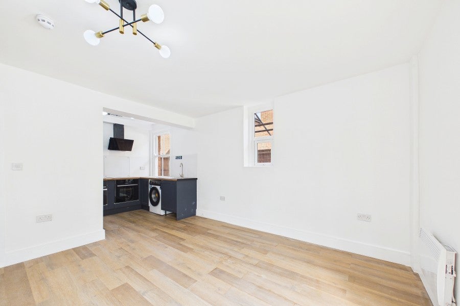 Room Ash Road in Rushmoor