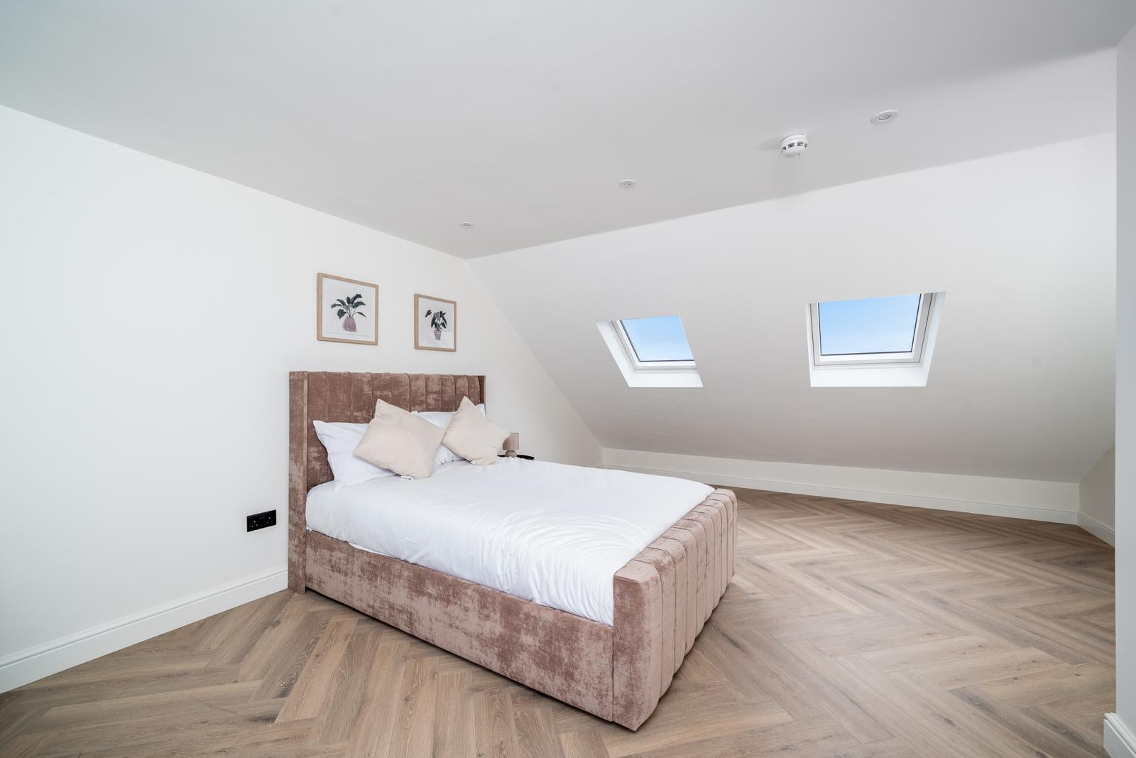 Room Woodmansterne Road in Greater London
