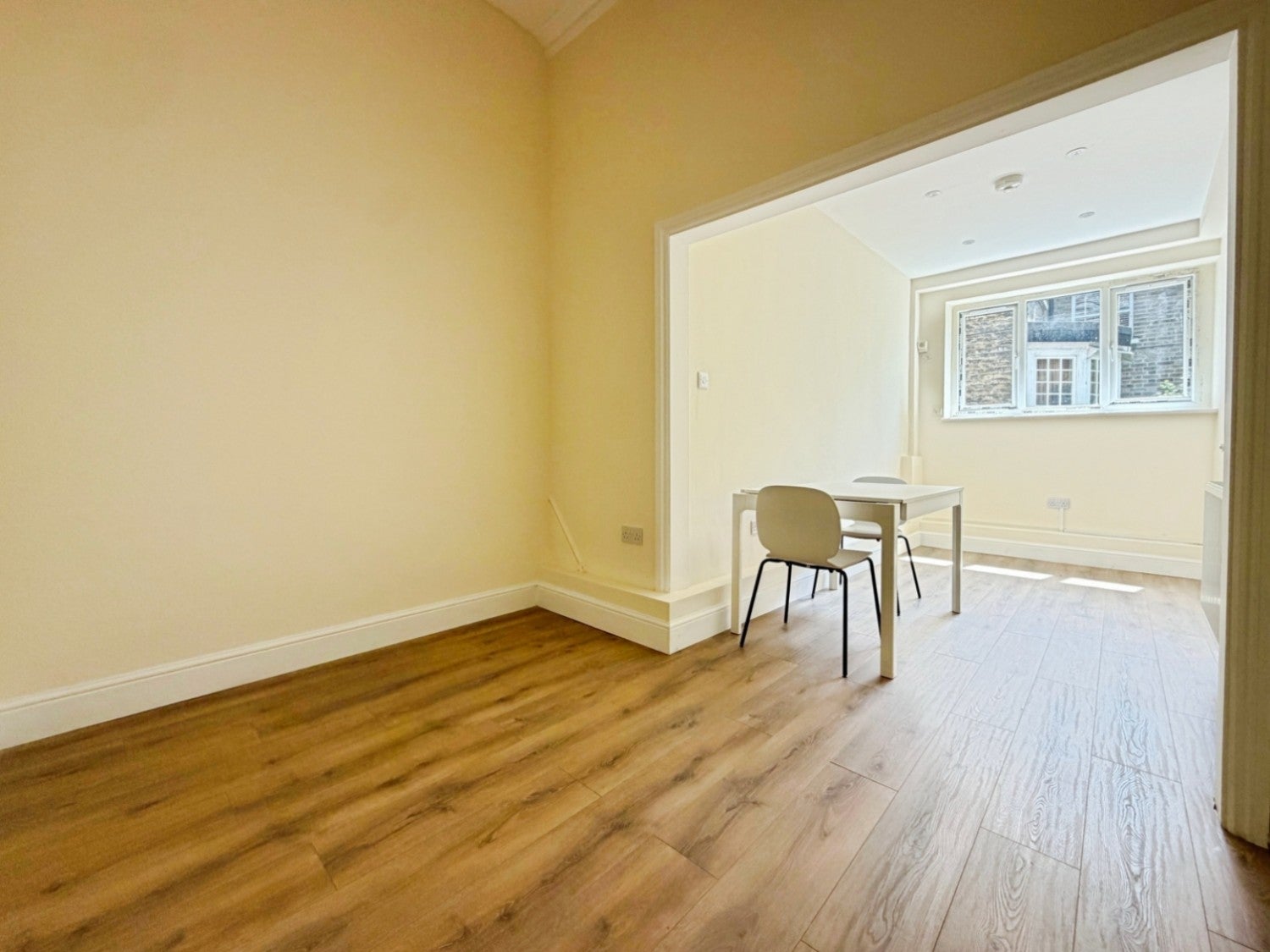 Flat Corfton Road in Greater London