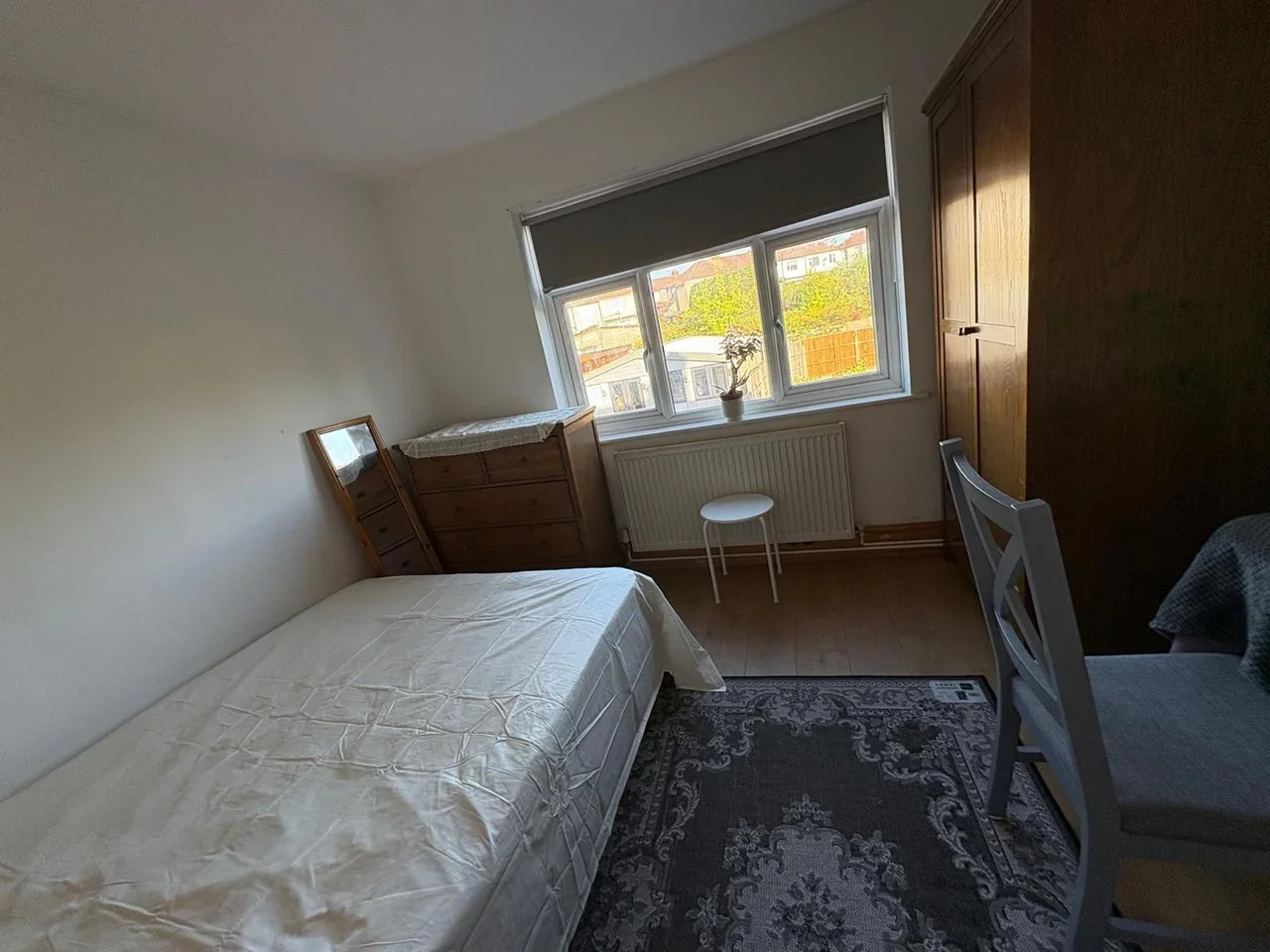 Room Heather Way in Greater London
