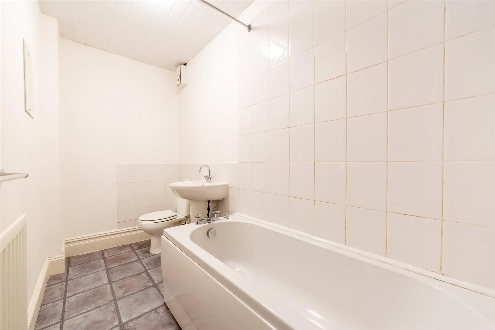 Flat Dinsdale Road in Newcastle upon Tyne