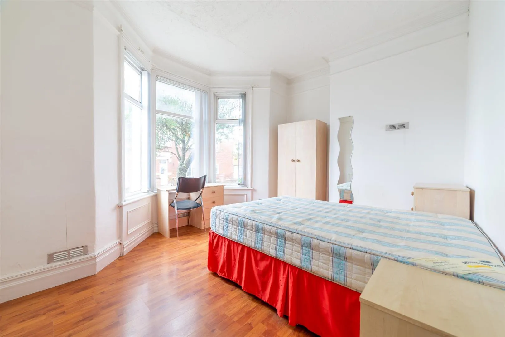 Flat Dinsdale Road in Newcastle upon Tyne