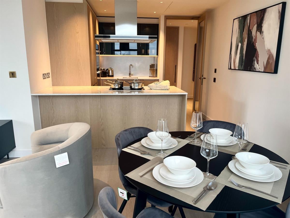 Flat Carnation Way in Greater London