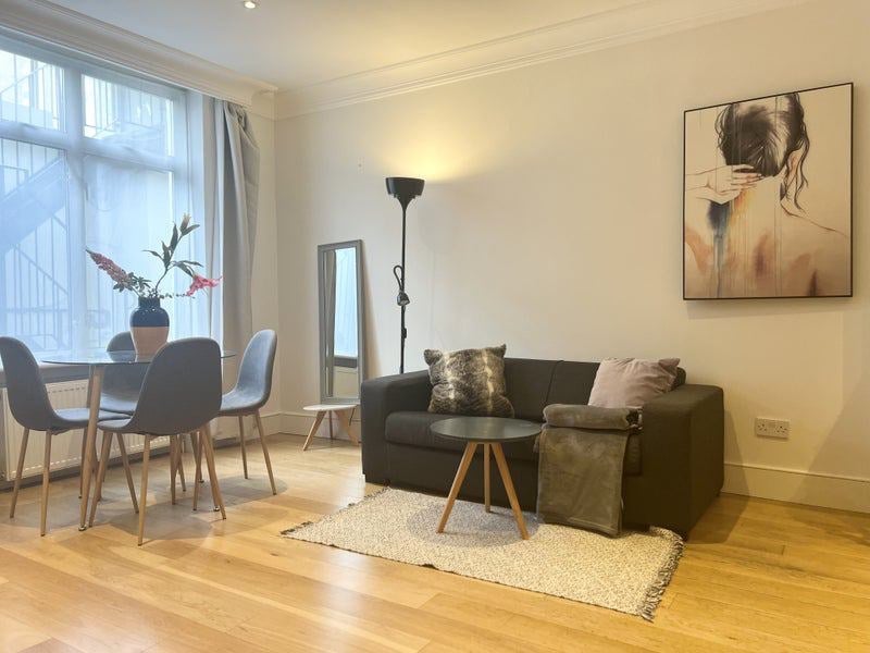 Flat Danbury Street in Greater London