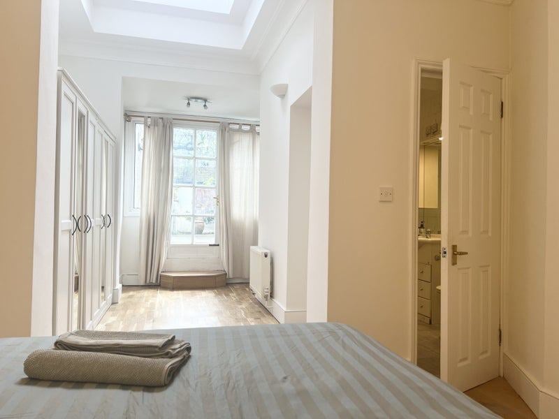 Flat Danbury Street in Greater London