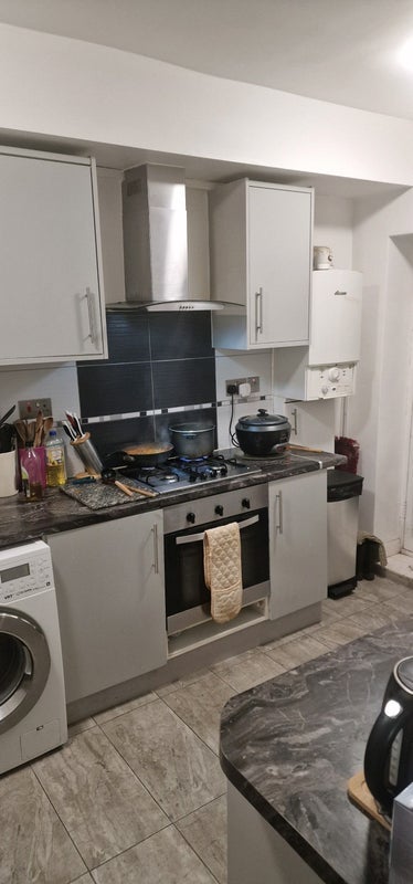 Room Nevern Road in Greater London