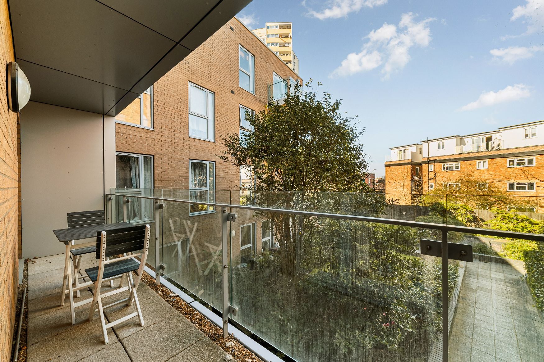 Flat Steyne Road in Greater London