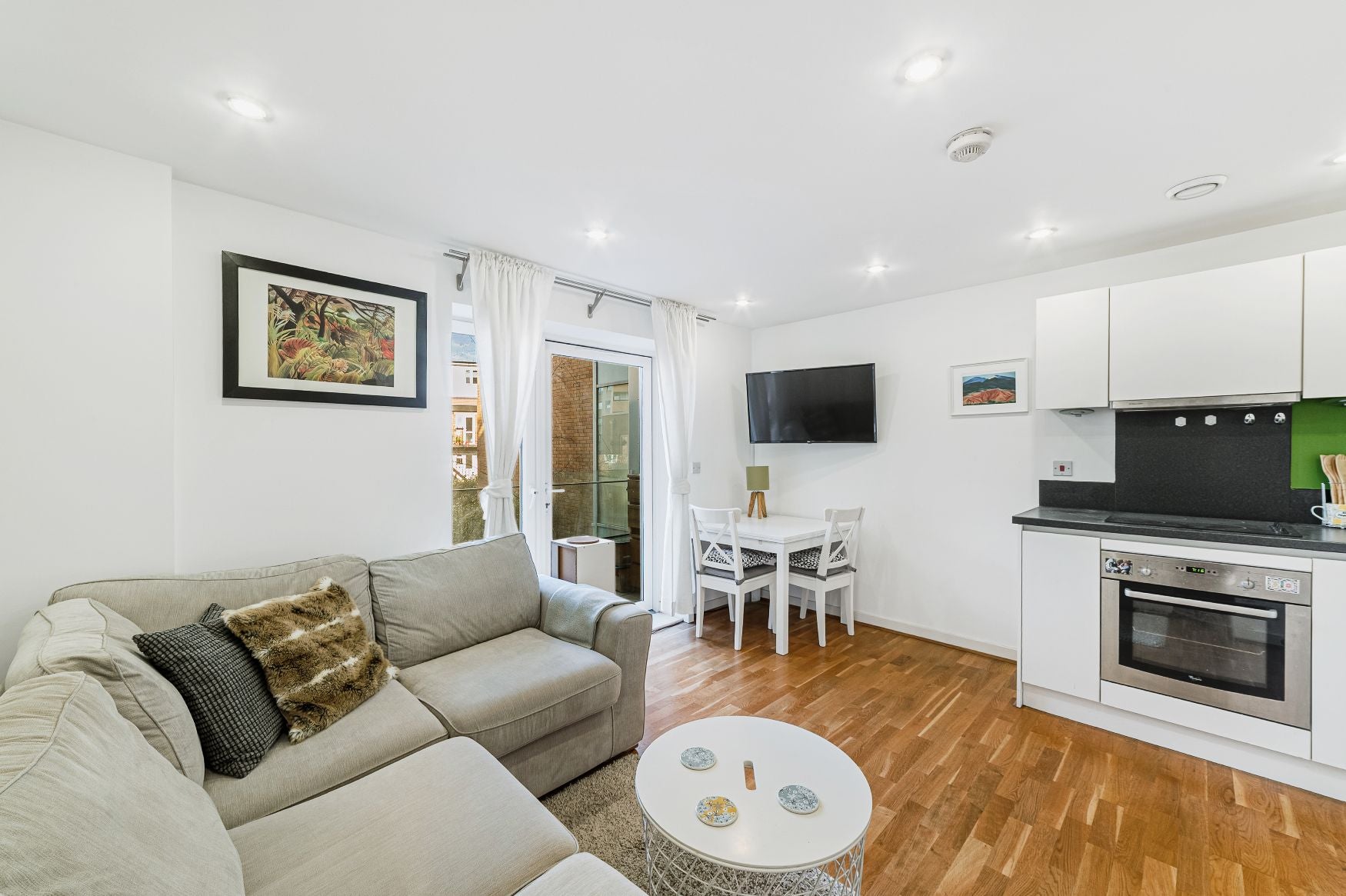 Flat Steyne Road in Greater London