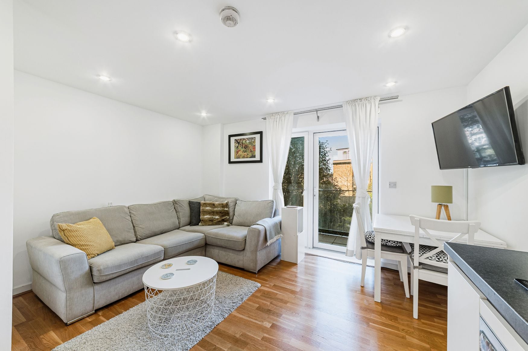 Flat Steyne Road in Greater London