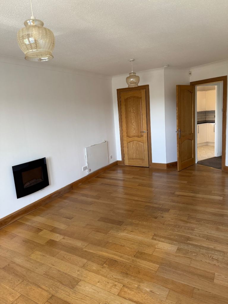 Flat St Inan's Drive in Beith