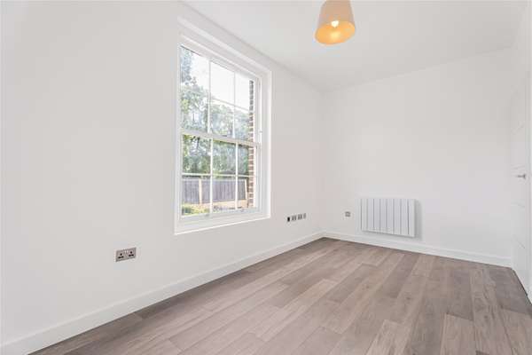 Flat Mare Street in Greater London