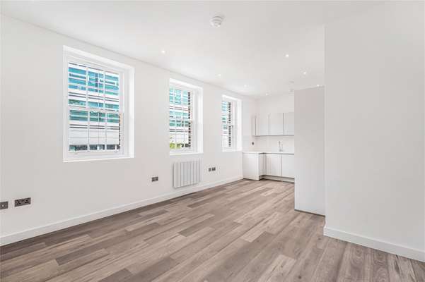 Flat Mare Street in Greater London