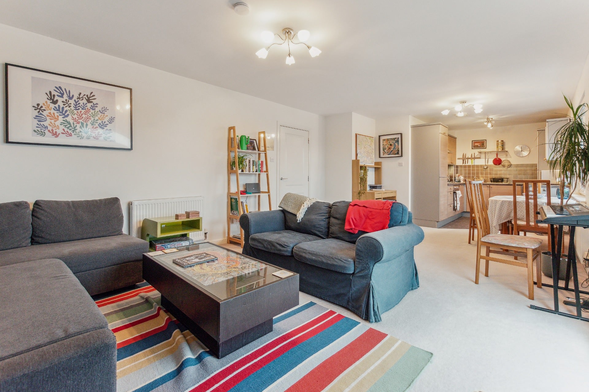 Flat Medwyn Street in Glasgow