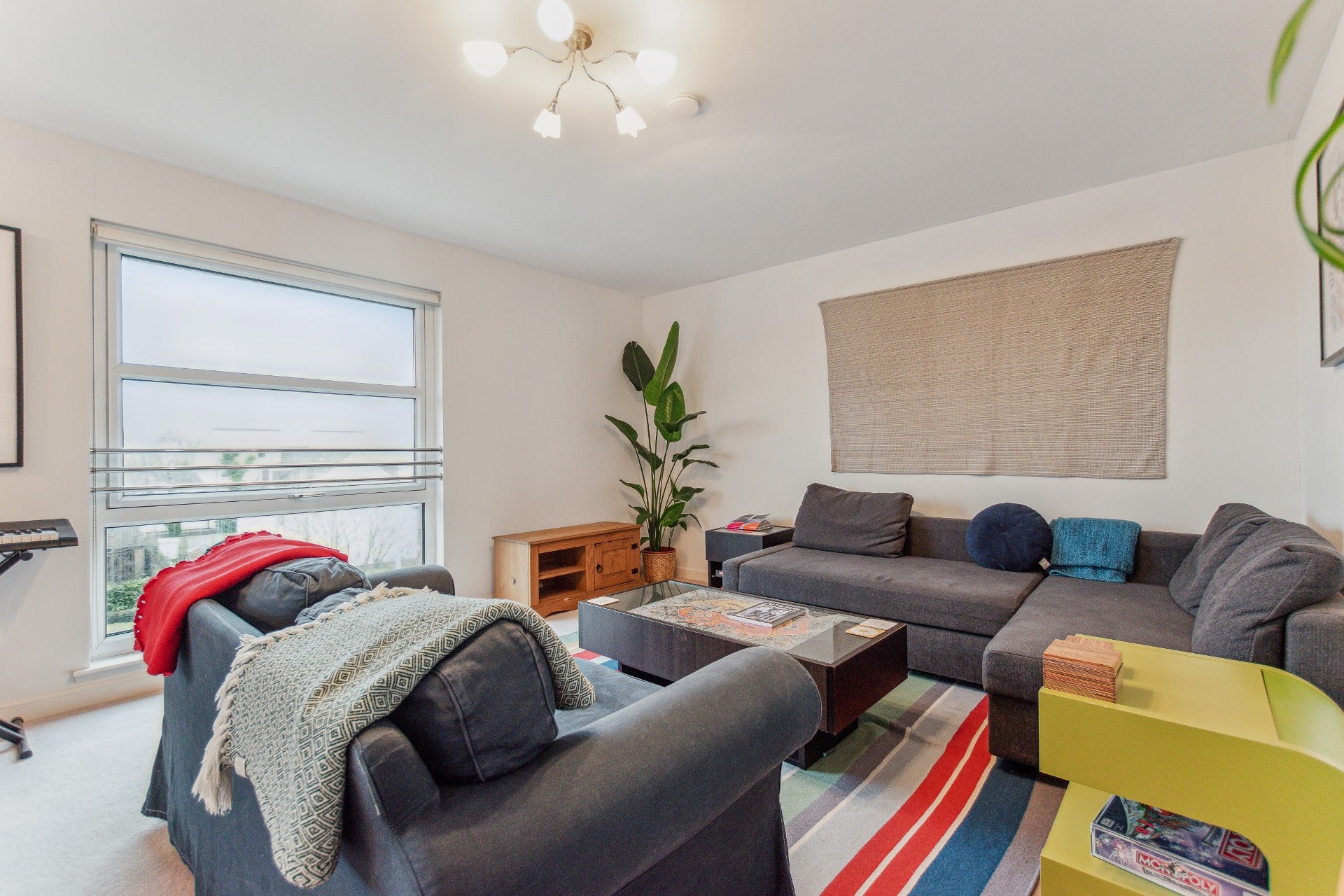 Flat Medwyn Street in Glasgow