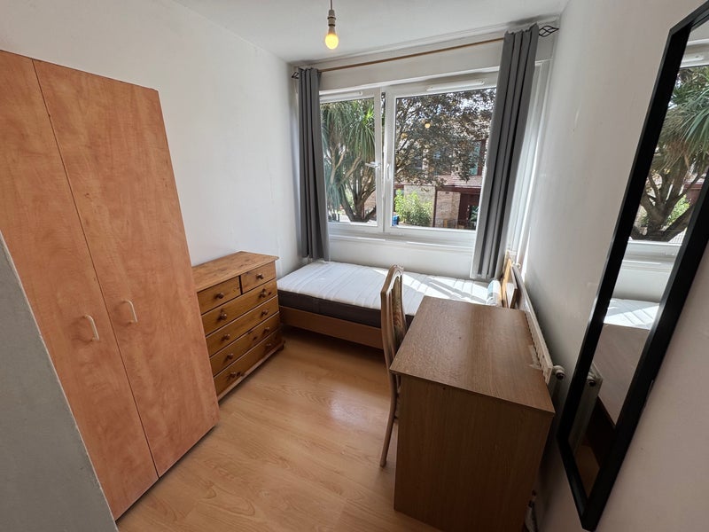 Room Canute Gardens in Greater London