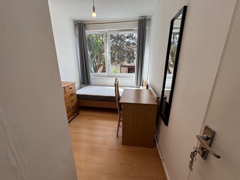 Room Canute Gardens in Greater London