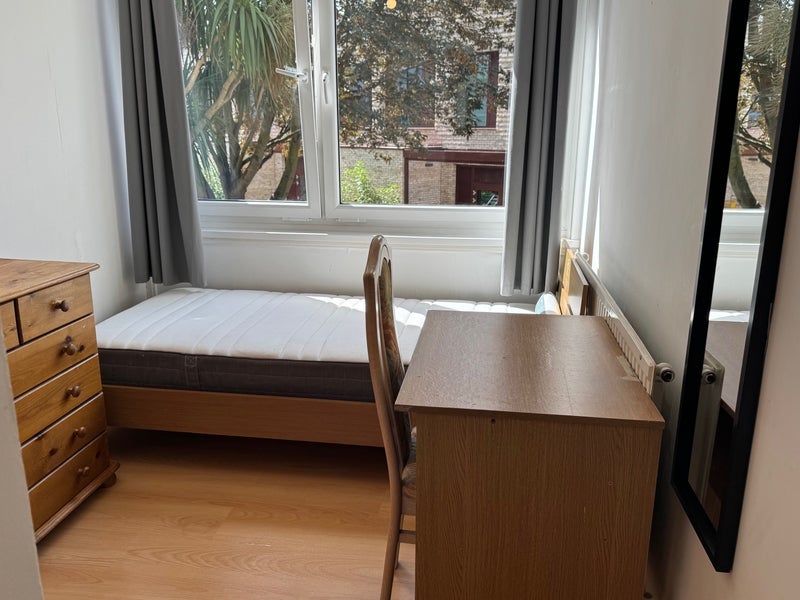 Room Canute Gardens in Greater London
