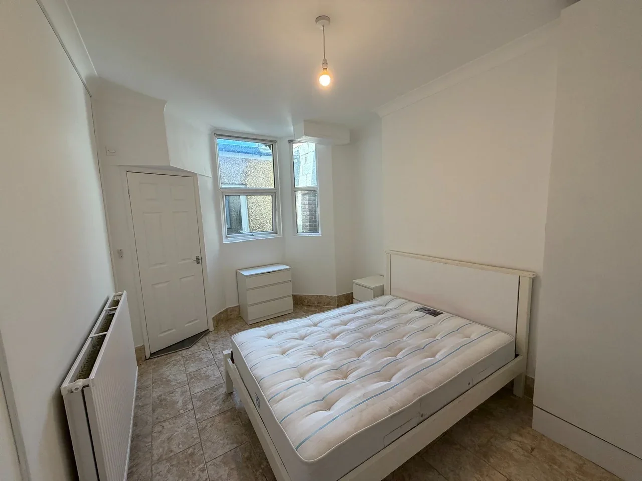 Room Bellingdon Road in Chesham
