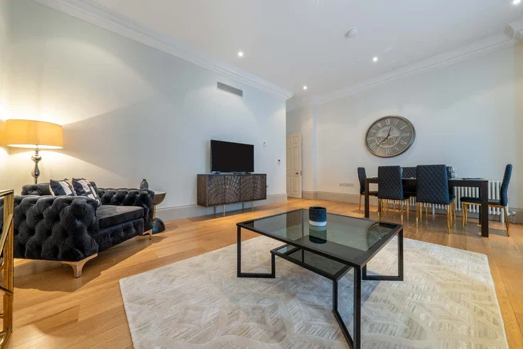 Flat Hertford Street in City of Westminster