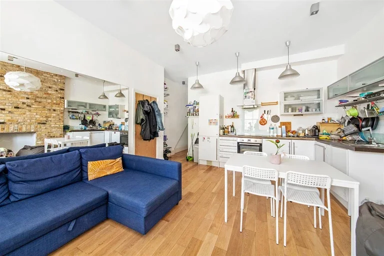 Flat Jerningham Road in Greater London
