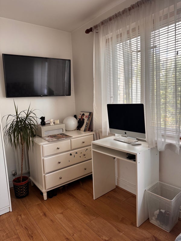Room St. Davids Square in Greater London