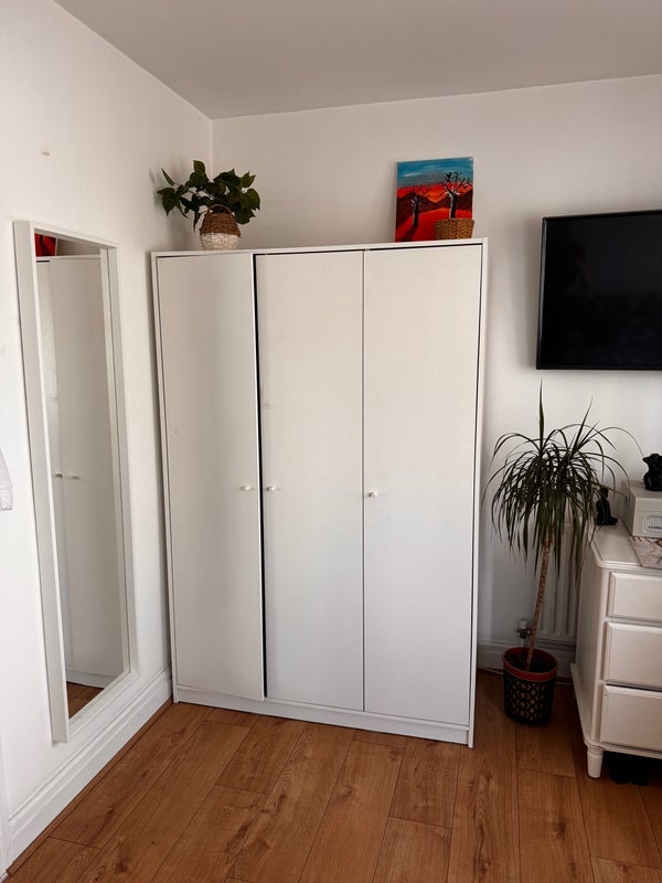 Room St. Davids Square in Greater London