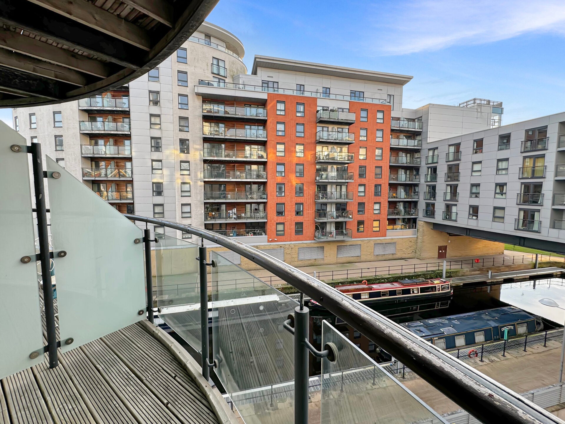 Flat Armouries Way in Leeds