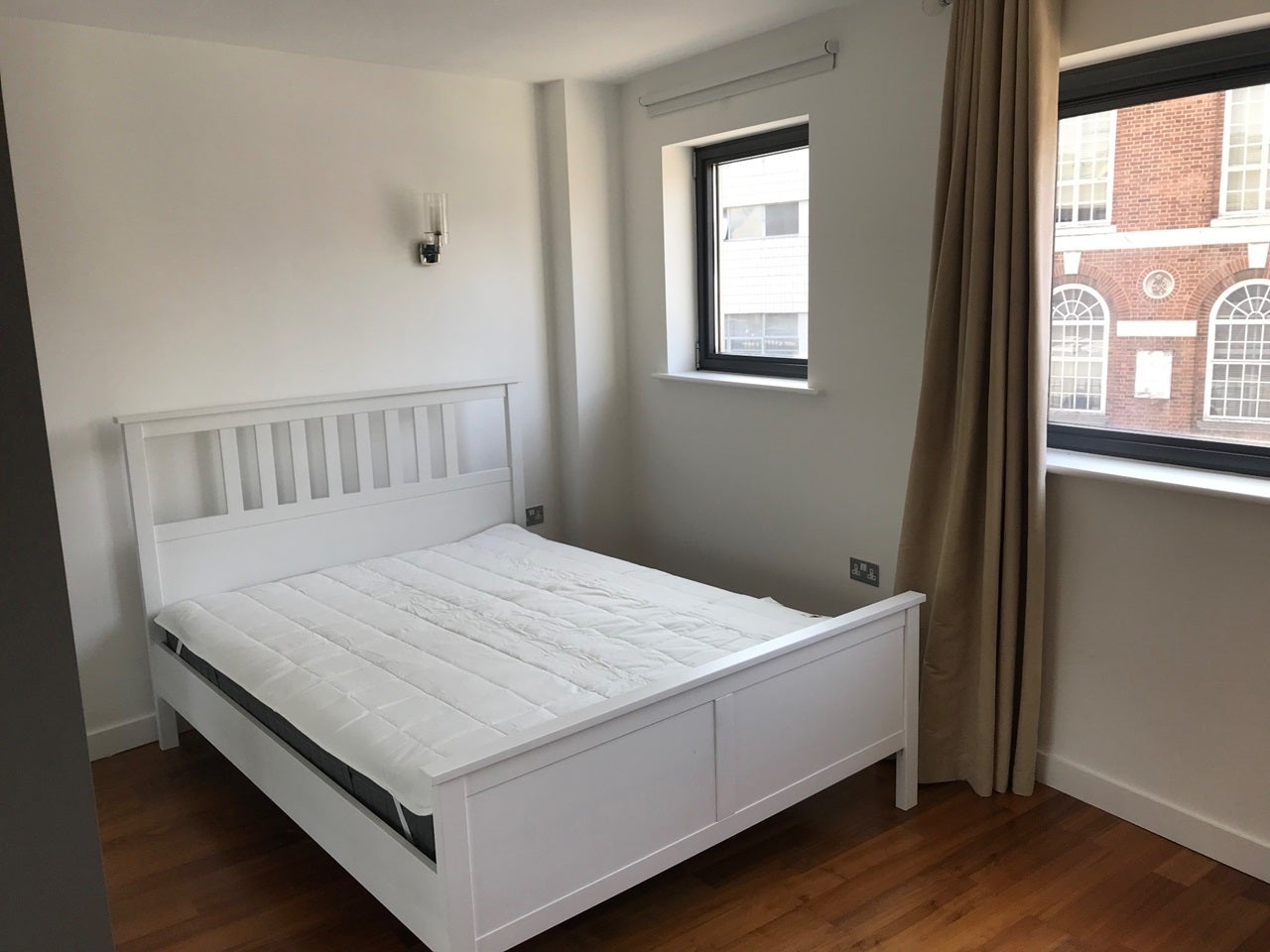 Flat Woodland Crescent in Greater London
