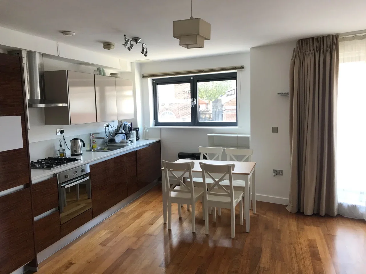 Flat Woodland Crescent in Greater London