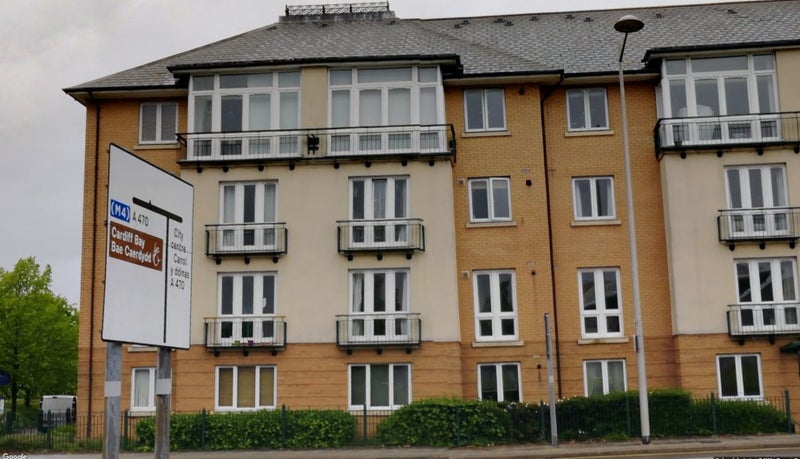 Flat Lloyd George Avenue in Cardiff
