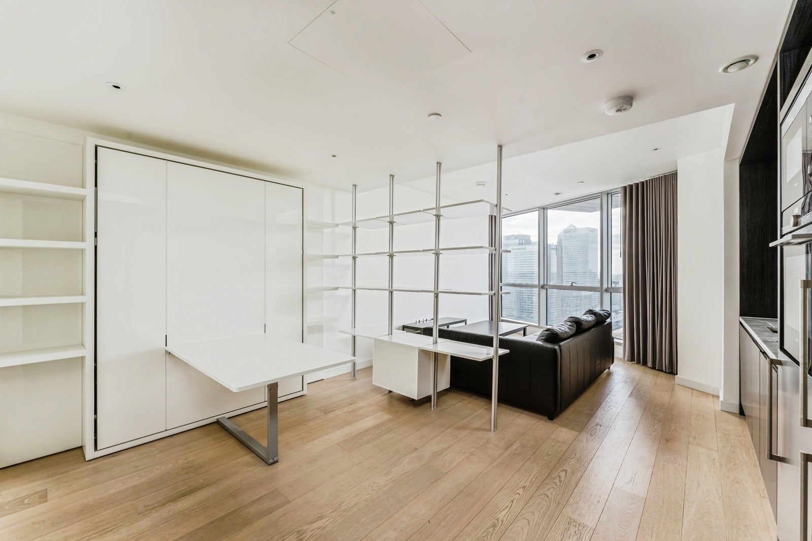 Flat Biscayne Avenue in Greater London