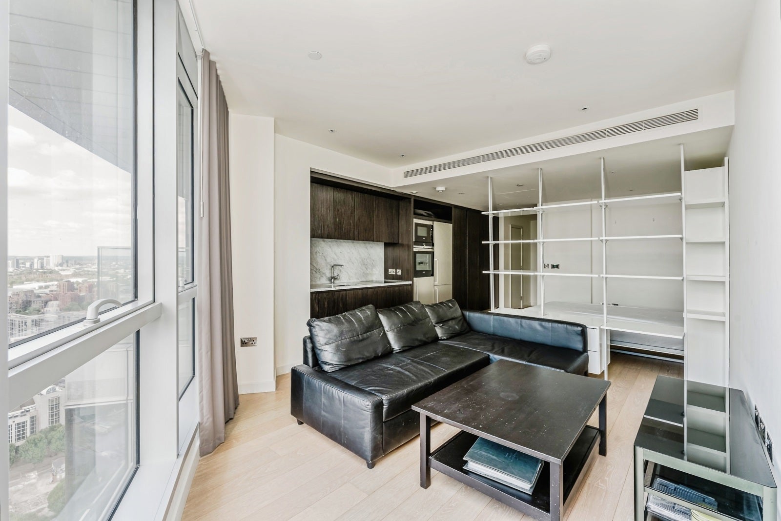 Flat Biscayne Avenue in Greater London