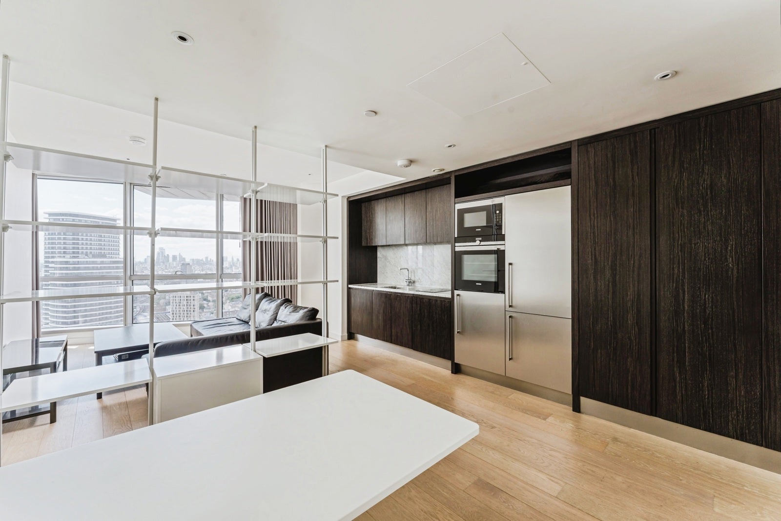 Flat Biscayne Avenue in Greater London
