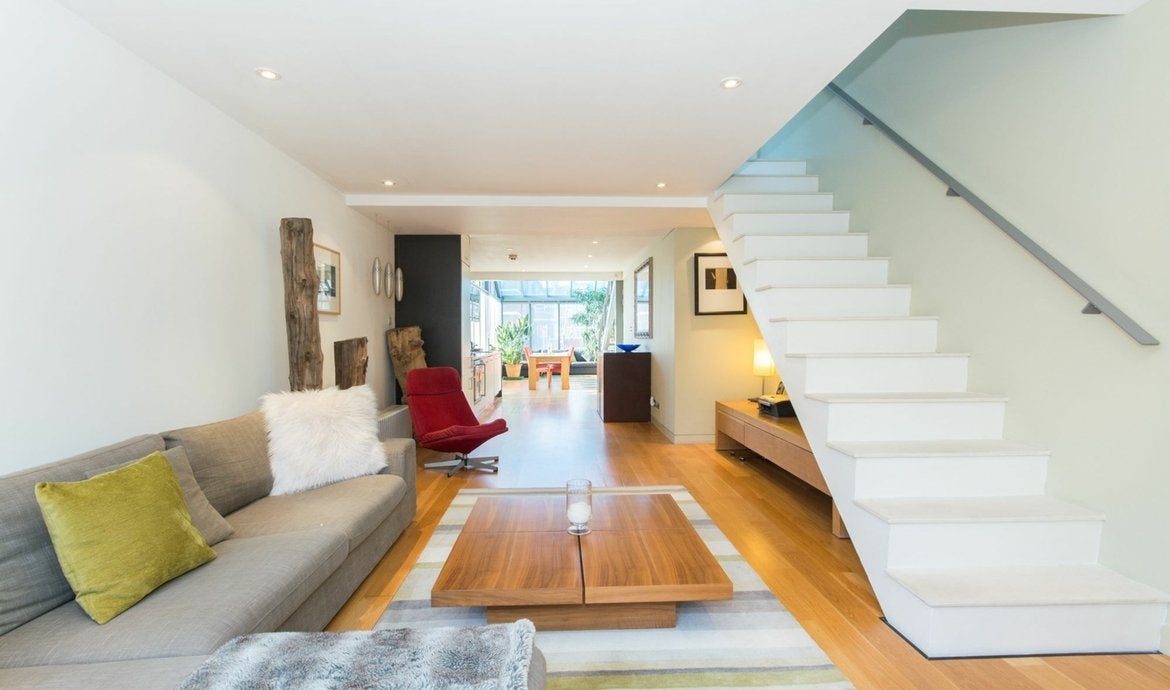 Flat Bermondsey Street in Greater London