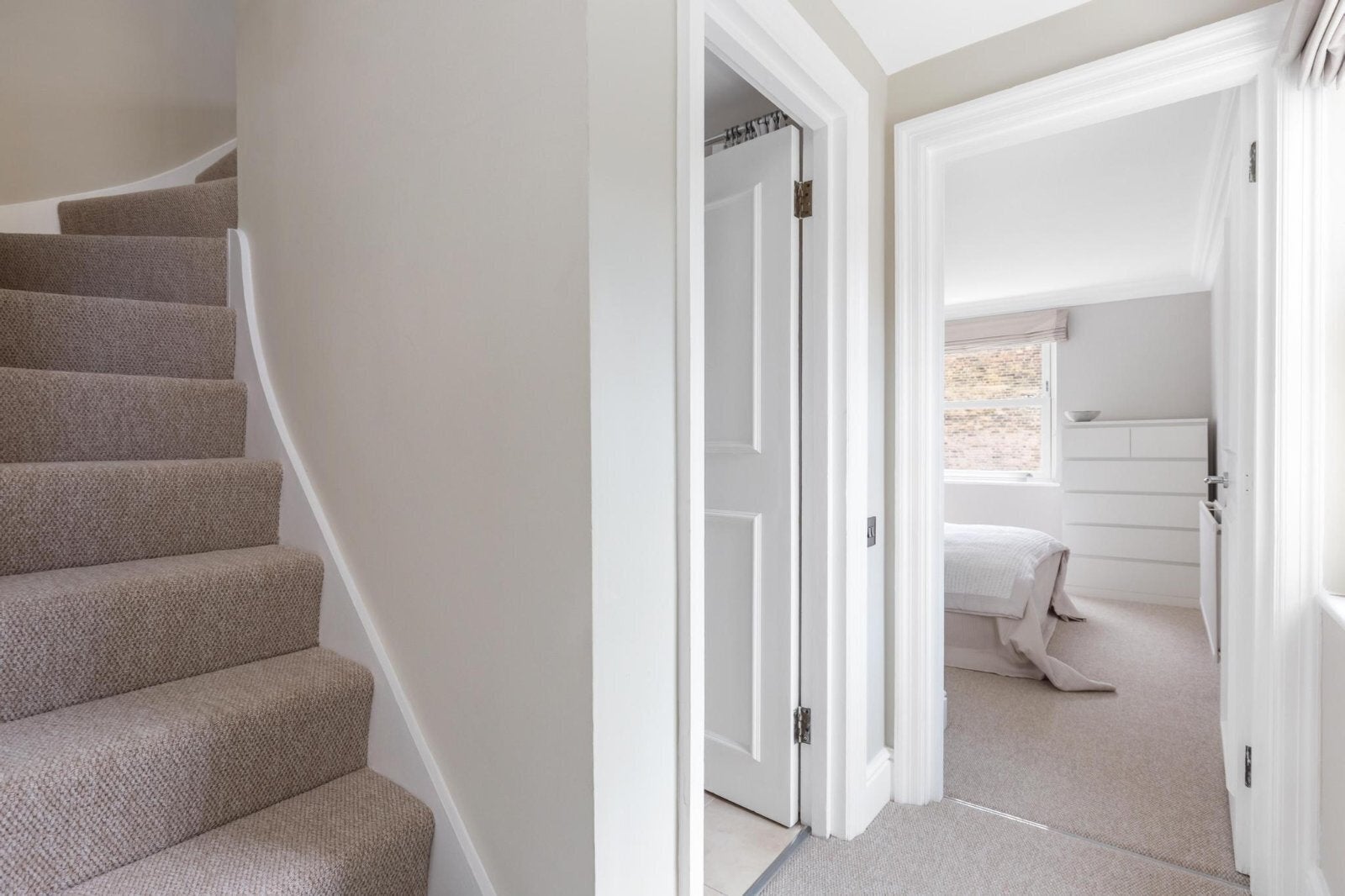 Flat Nansen Road in Greater London