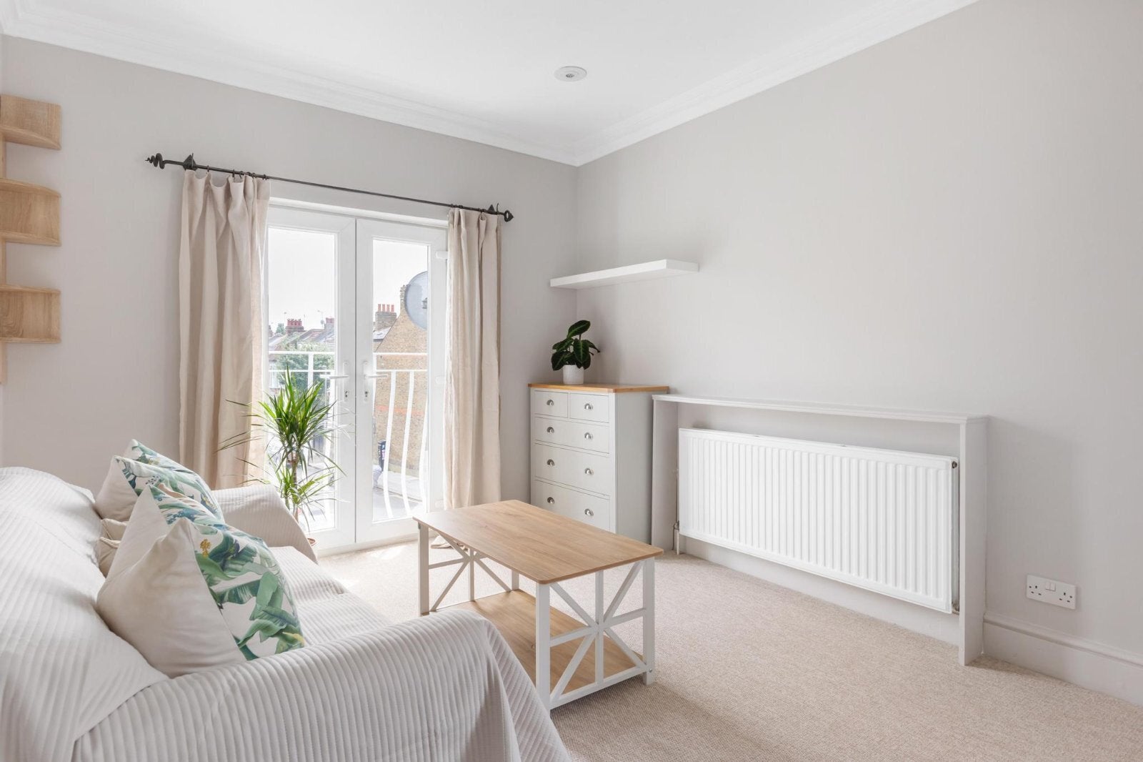 Flat Nansen Road in Greater London