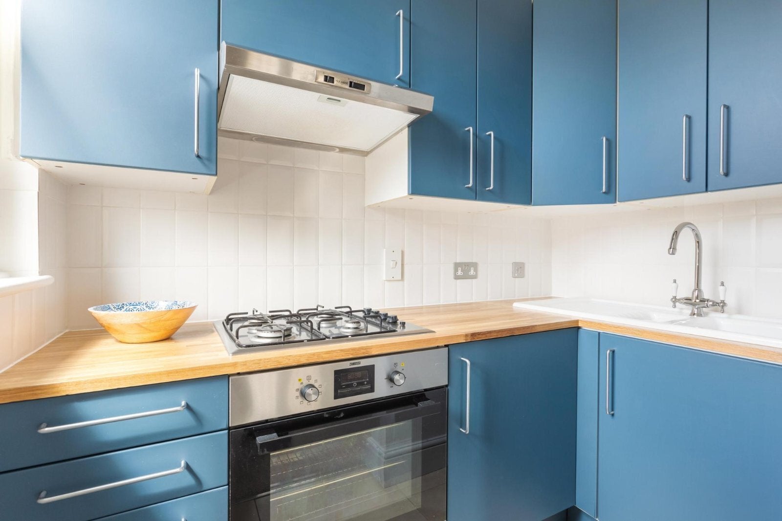 Flat Nansen Road in Greater London