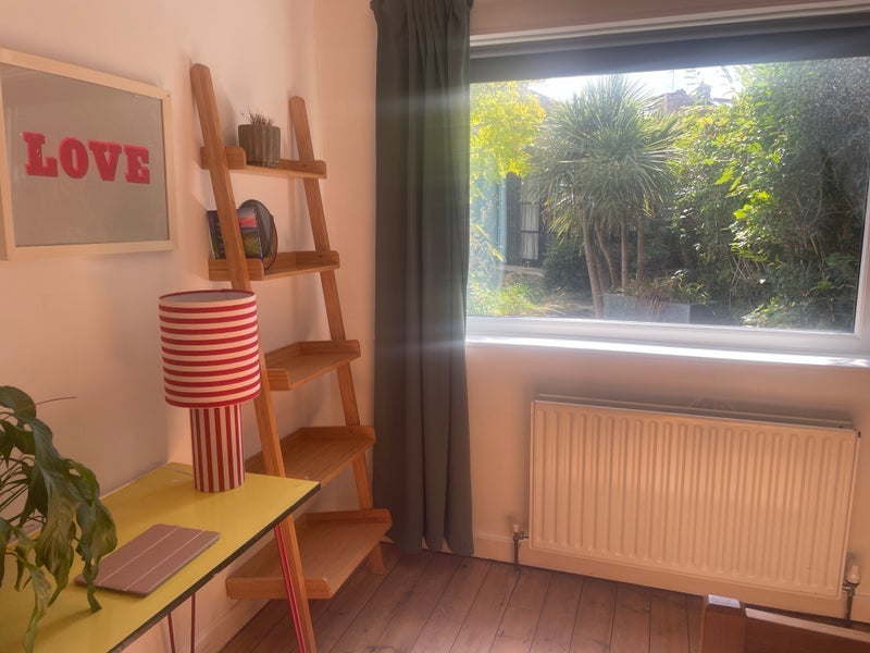 Room Springbank Avenue in Leeds