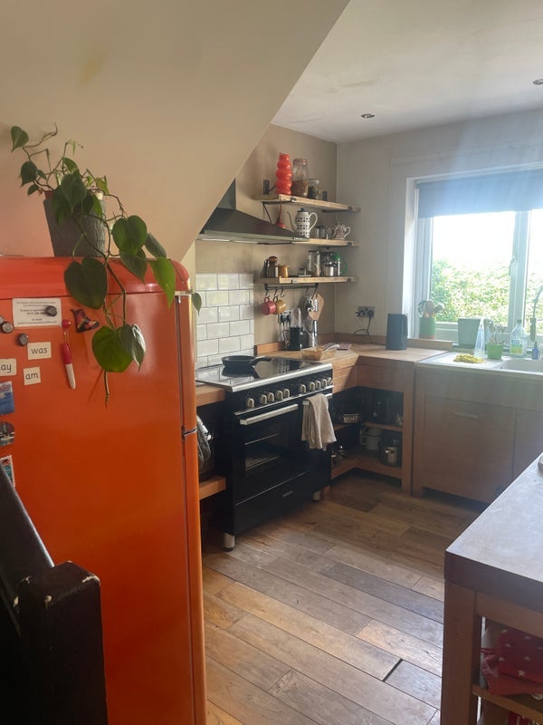 Room Springbank Avenue in Leeds