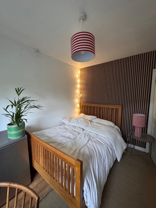 Room Springbank Avenue in Leeds