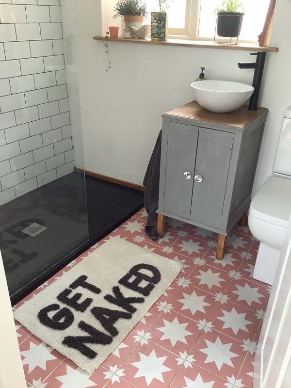 Room Springbank Avenue in Leeds
