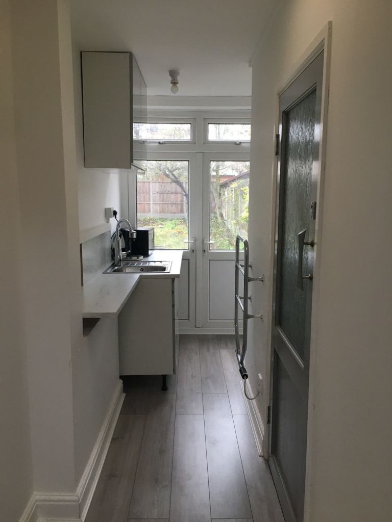 Flat Ainslie Wood Road in Greater London