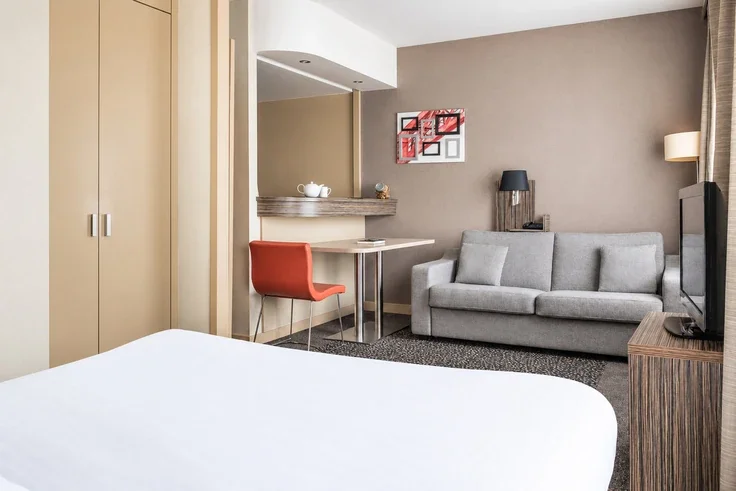 Flat Cours Michelet in Puteaux