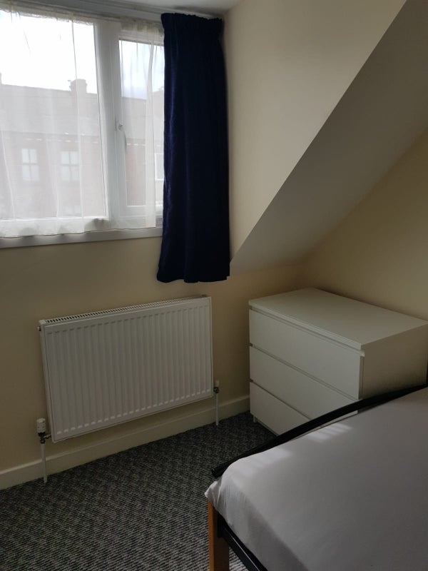Room Lee Brig in Wakefield