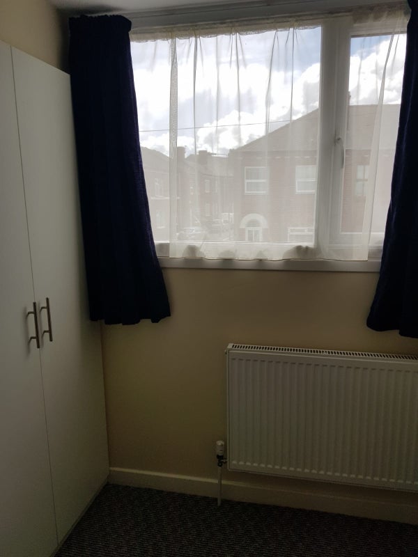 Room Lee Brig in Wakefield