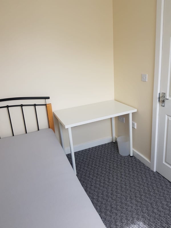 Room Lee Brig in Wakefield